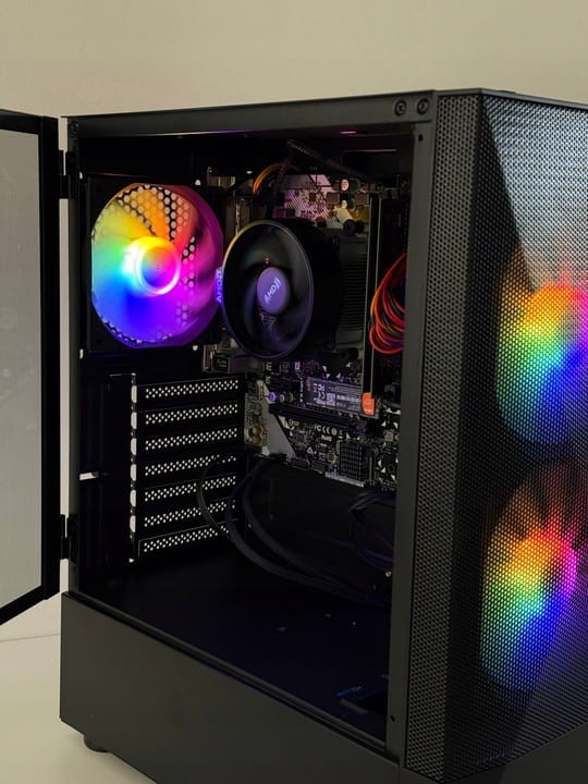 KOMPUTER-DO-GIER-l-PRACY-l-AMD-5-3400G-l-RX-VEGA-11-l-16-GB-l-WIN-11-PRO-Marka-inna.jpg